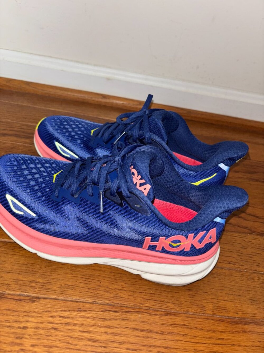 Hoka Blue/Pink Cliffon 9 Running Shoes Woman Size 8 Excellent